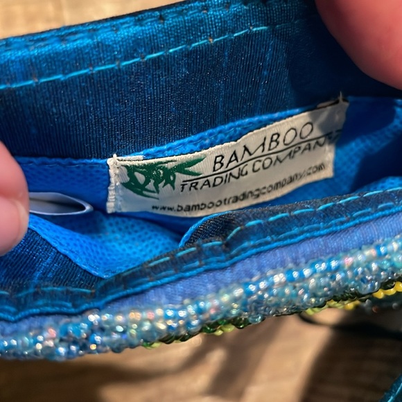 Bamboo Trading Co. Pineapple Beaded Crossbody‎ Wristlet Club Bag - Picture 5 of 5